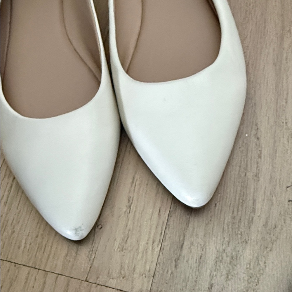 Antonio Melani Cream Leather Flats with Silver Chain - Picture 3 of 3